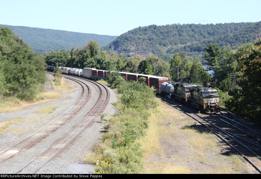 NS train 11Z from Binghamton pulls into Enola yard on D track